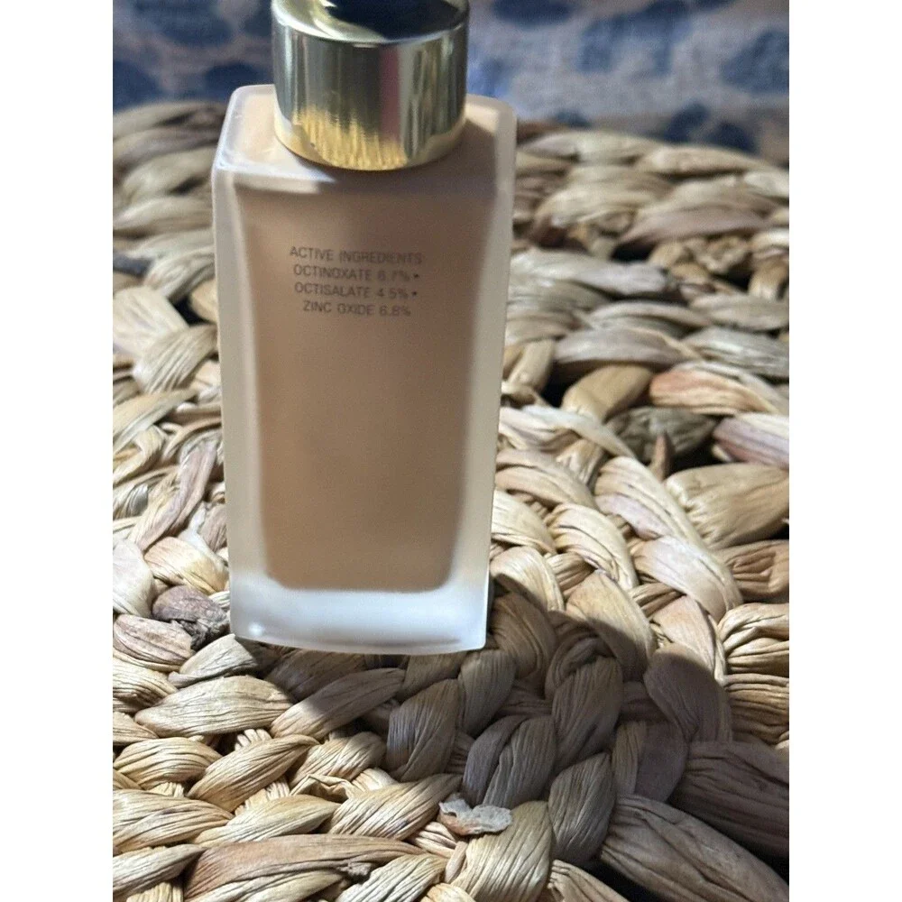 Estée Lauder Futurist Skin Tint Serum/ spf 20/NEW/Read